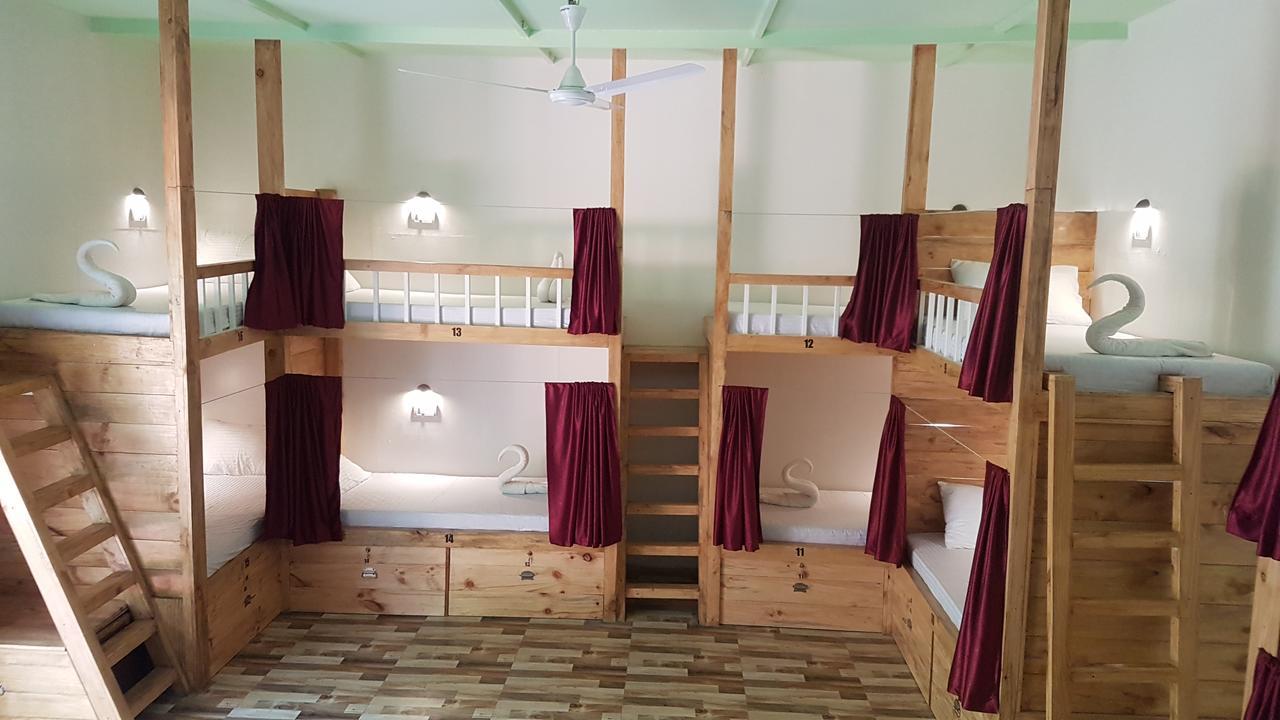 Hostel Curlies Zulu Land Andžuna Exteriér fotografie
